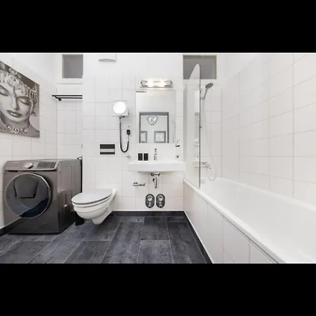 Bevoflats Altbauwohnung Mit Balkon Prenzlauer Berg Апартаменты *