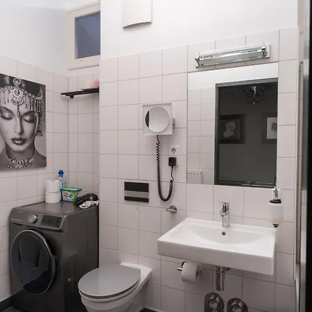 Апартаменты Bevoflats Altbauwohnung Mit Balkon Prenzlauer Berg Берлин
