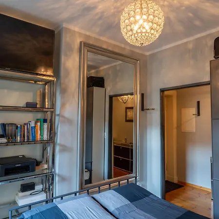 Апартаменты Bevoflats Altbauwohnung Mit Balkon Prenzlauer Berg Берлин